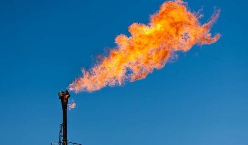 KÜRTLER HAZIRLANIYOR

IKBY Parlamentosu Enerji Komisyonu Üyesi Beyar Doski &quot;Doğal Kaynaklar Bakanlığı, Kürdistan doğalgazını bu yakınlarda dünya piyasalarına sevketmeye hazırlanıyor.

Kürdistan bu adımla dünya enerji haritasındaki yerini alacaktır&quot; dedi. Kürt bölgesinin doğalgaz rezervi açısından zengin olduğunu belirten Doski &quot;Petrolün yanında doğalgaz geliri de ekonomik sıkıntıları giderecektir. Bölgemiz doğalgaz rezervi açısından çok zengindir&quot; ifadesini kullandı.