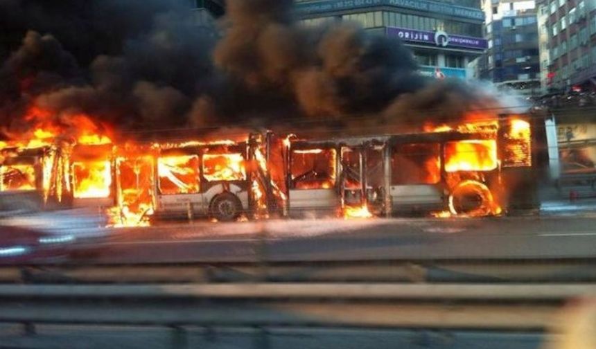 SAAT 16:00 34 AS AVCILAR SÖĞÜTLÜÇEŞME YÖNÜNE GİDEN METROBÜS MECİDİYEKÖY DURAĞINDA CANLI BOMBA PATLADI...

GALERİNİN DEVAMI İÇİN TIKLAYINIZ...