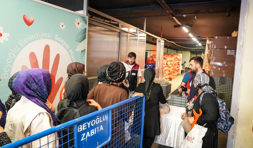 Beyoğlu Belediyesi, çiftçi ve vatandaşın yüzünü güldürdü