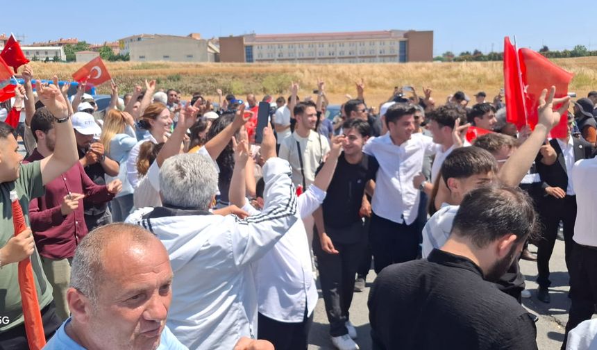 Ümit Özdağ Serbest Bırakıldı! Silivri’de Coşkulu Karşılama