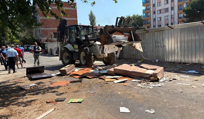 Maltepe’de Kaldırım İşgallerine Geçit Yok: Temizlik ve İlaçlama da Yapıldı