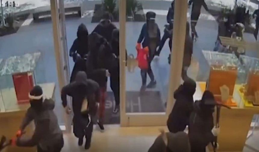 Palm Desert Kuyumcu Soygununda 6 Tutuklama