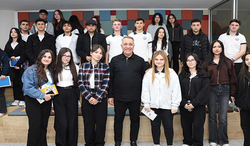 GENÇLERİN ULAŞIM MASRAFI SULTANGAZİ BELEDİYESİ'NDEN