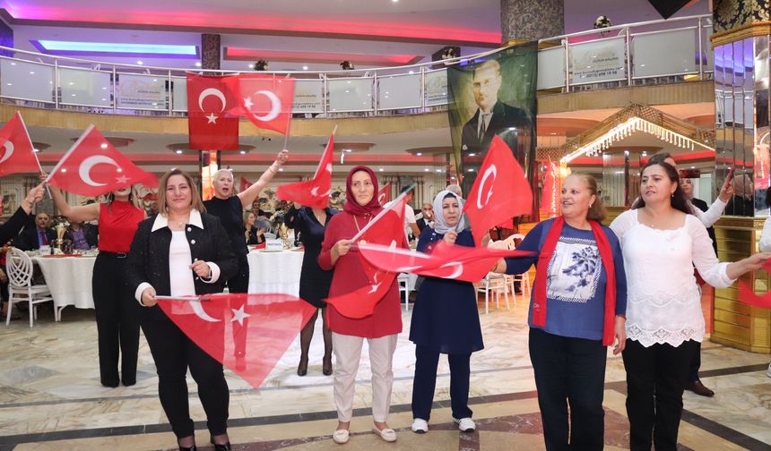 29 Ekim Kadınları Derneği Halkalı’da Cumhuriyet Coşkusunu Yaşadı