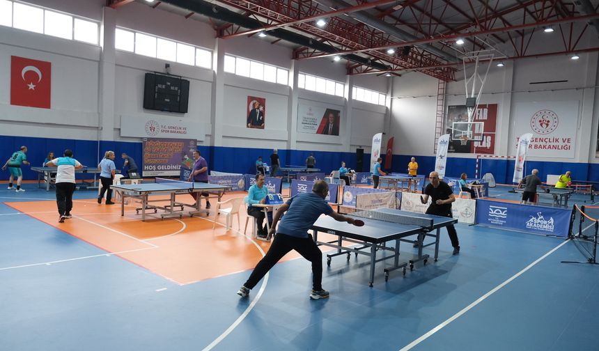 Büyükçekmece’de 40 Yaş Üstü Masa Tenisi Turnuvası Nefes Kesti