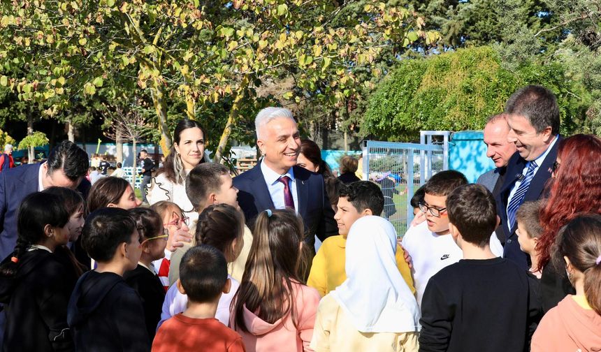 İETT’den Çatalca’daki Çocuklara Geri Dönüşümle Oyun Parkı