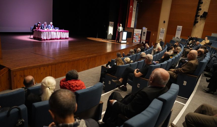 Kartal’da Depremi Tanımak Depremle Yaşamak Paneli Düzenlendi