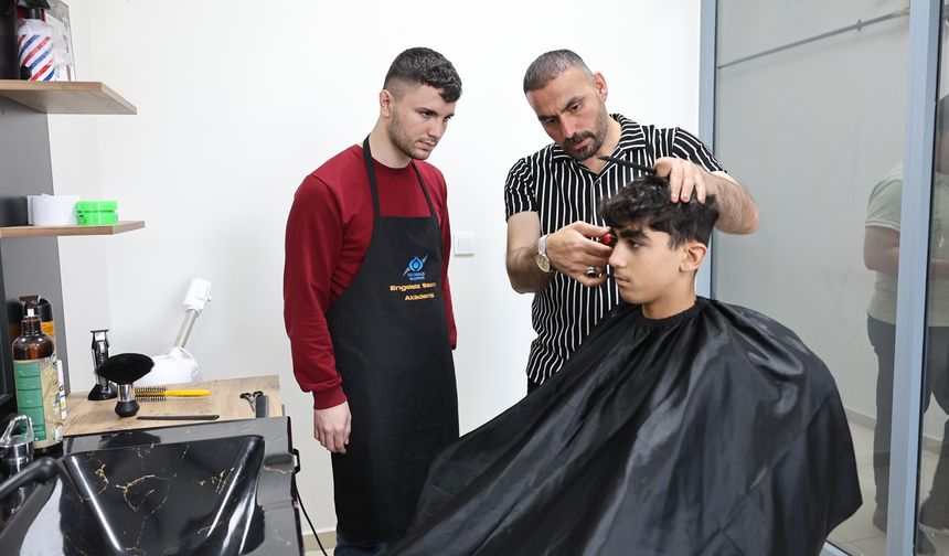 Sultangazi’de Özel Bireylere Ücretsiz Berberlik Desteği