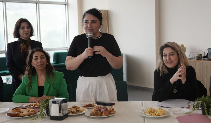 Kartal Belediyesi’nden Yaşlılara Saygı Haftası’nda huzurevi sakinlerine anlamlı ziyaret