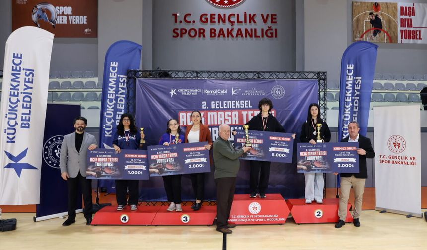 Küçükçekmece’de masa tenisi heyecanı: 285 sporcu kıyasıya yarıştı