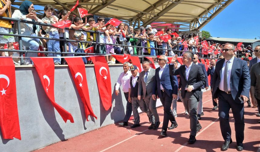 Esenyurt'ta Karne Coşkusu: Binlerce Çocuk Yaz Tatiline Şenlikle Merhaba Dedi