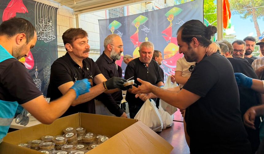 Bahçelievler'de Aşure Bereketi Paylaşıldı