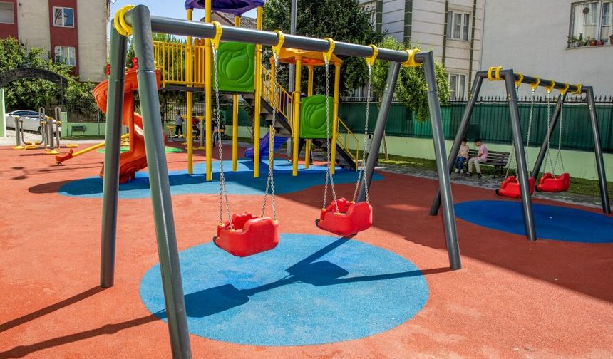Esenyurt’ta Parklar Yaz Sezonuna Yenilenerek Hazırlandı
