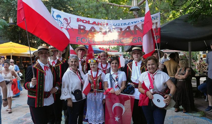 MALTEPE'DE HALK DANSLARIYLA KÜLTÜRLER BULUŞTU
