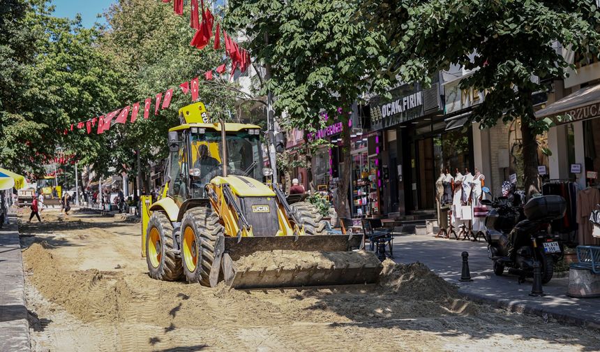 Bayrampaşa Belediyesi, Yıldırım Mahallesi'nde yol ve kaldırımları modernize ediyor