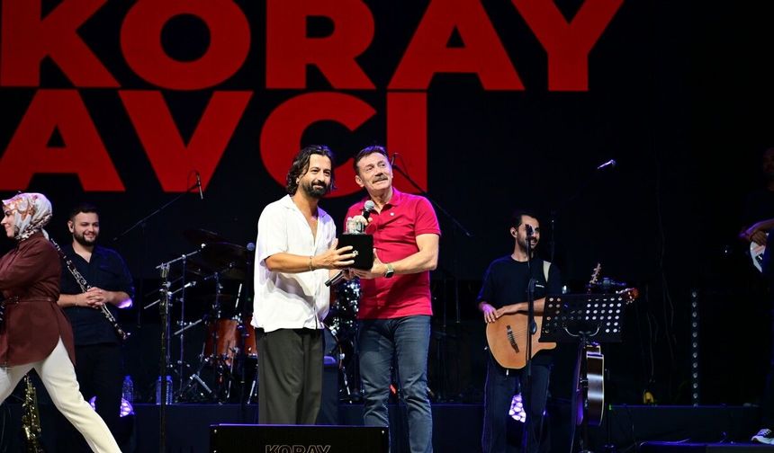 Yaz Festivali'nde 10 Bin Kişilik Coşku... Başkan Bahadır'dan Eğitim ve Sosyal Destek Müjdeleri