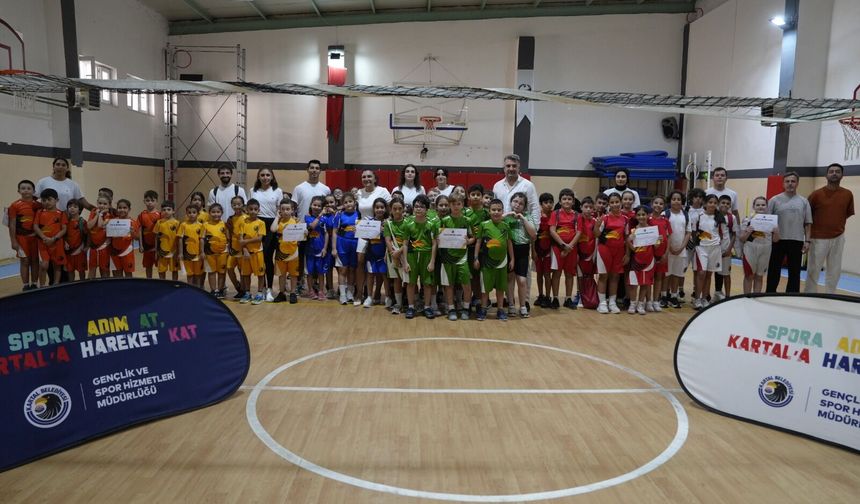 KARTAL’DA 100 ÇOCUK YAZ TATİLİNİ SPORLA GEÇİRDİ