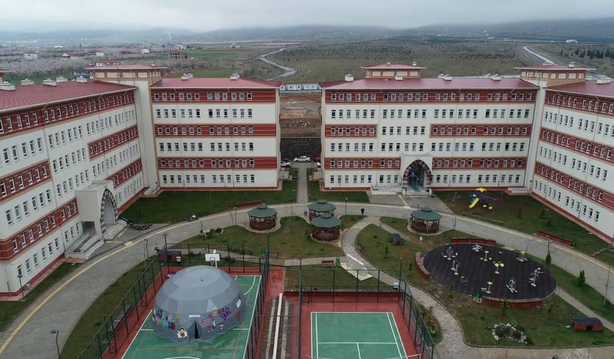 İstanbul’da Öğrenci Olmak Zor: Yurtlar Yetmiyor, Kiralar 40 Bin Lirayı Aşıyor