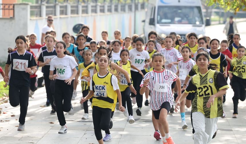 KÜÇÜKÇEKMECE’DE CUMHURİYET İÇİN KOŞTULAR