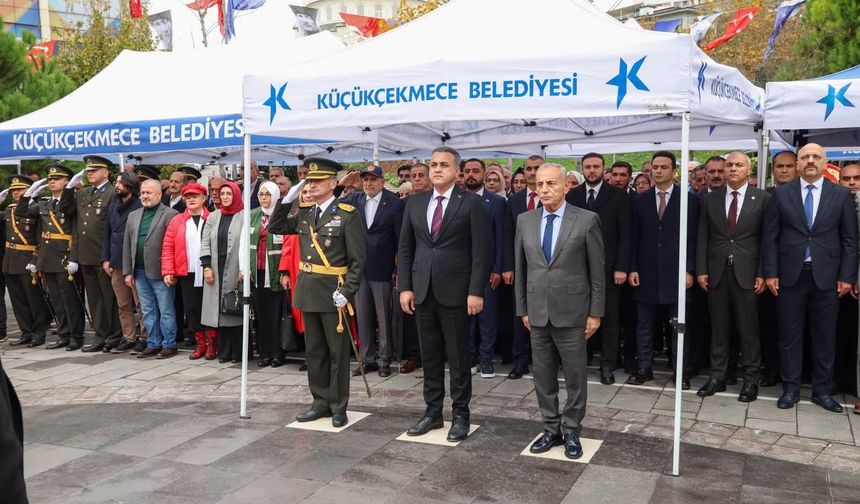 Küçükçekmece’de Cumhuriyet’in 103. Yılı Resmi Törenle Kutlanmaya Başlandı