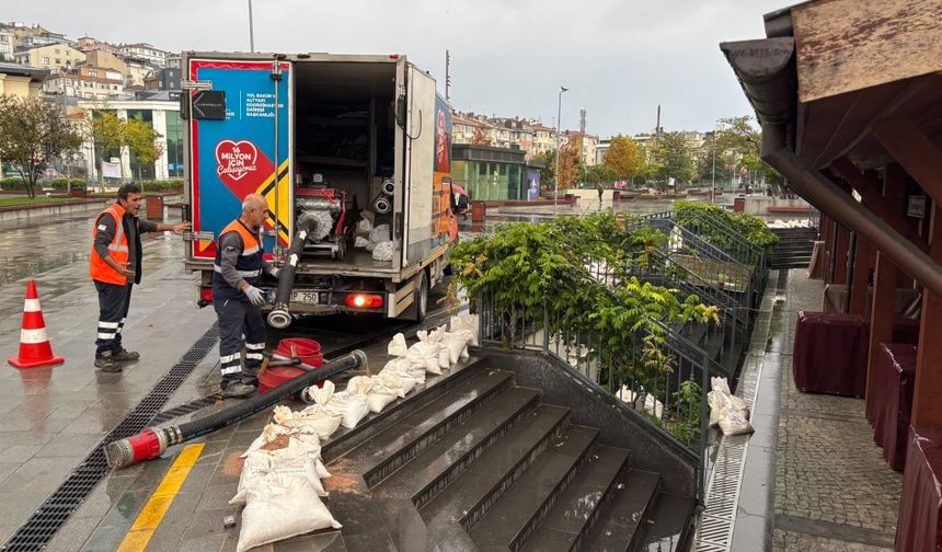 İstanbul’da Sağanak ve Fırtına Alarmı: İBB’den 7 Bin 316 Personelle Önlem