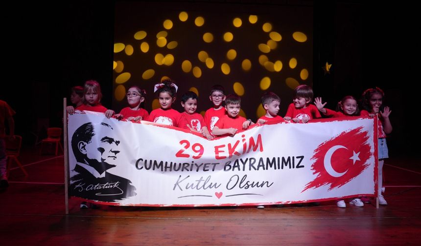 KARTAL’DA MİNİKLERDEN CUMHURİYET COŞKUSU