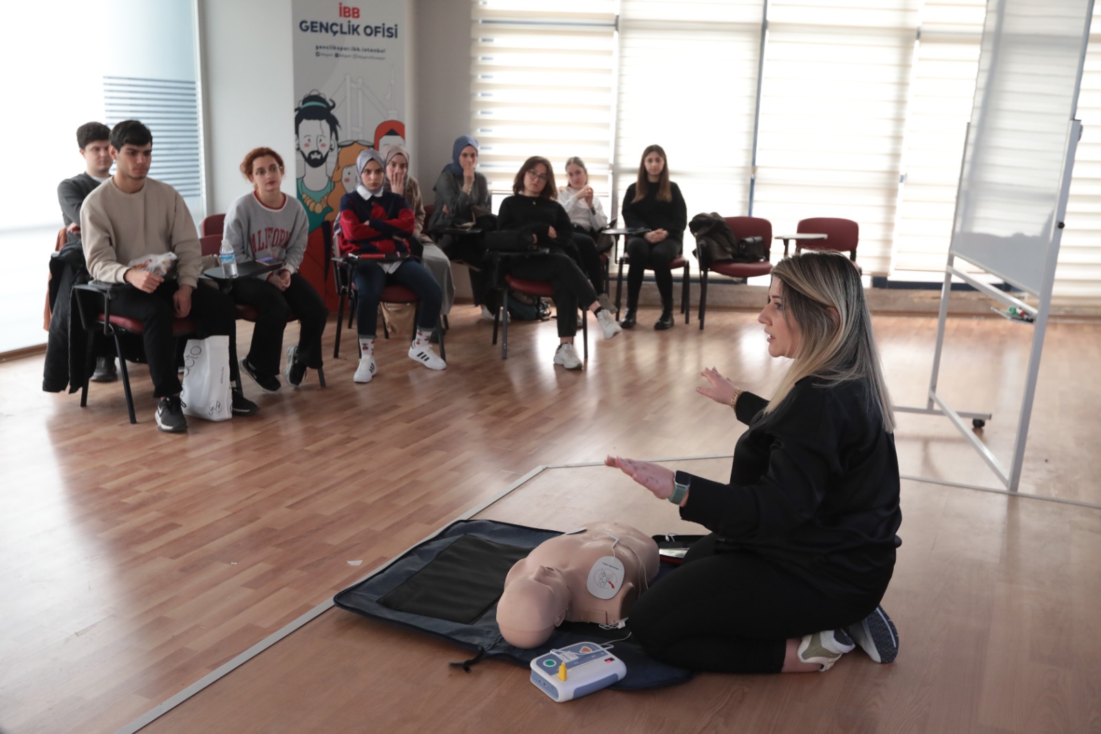 İbb Gençli̇k Ofi̇sleri̇’nde Yeni̇ Dönem Eği̇ti̇mleri̇ Başliyor (2)