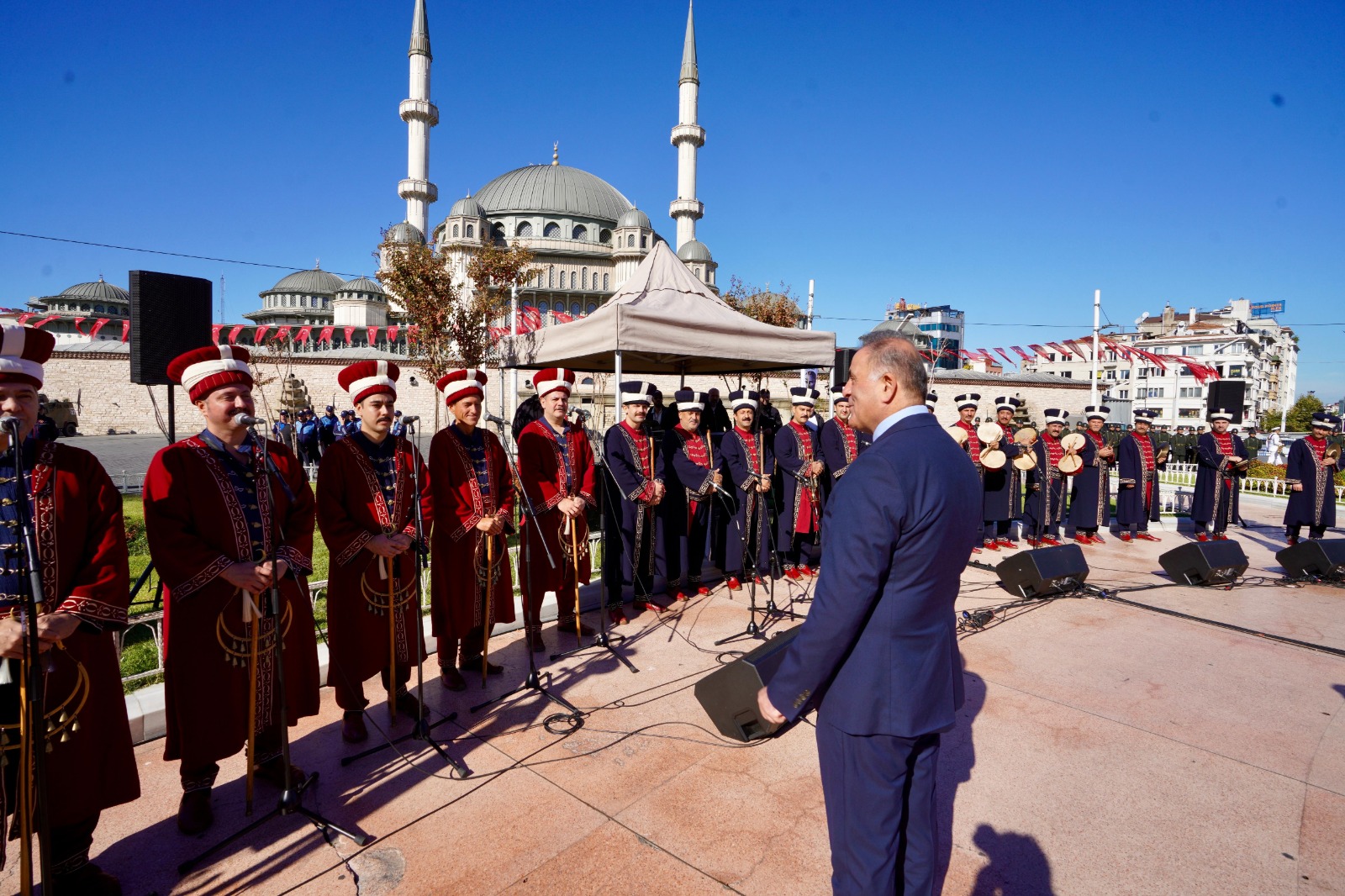 6 Eki̇m İstanbul’un Kurtuluşu’nun 102. Yili Taksi̇m’de Kutlandi (6)