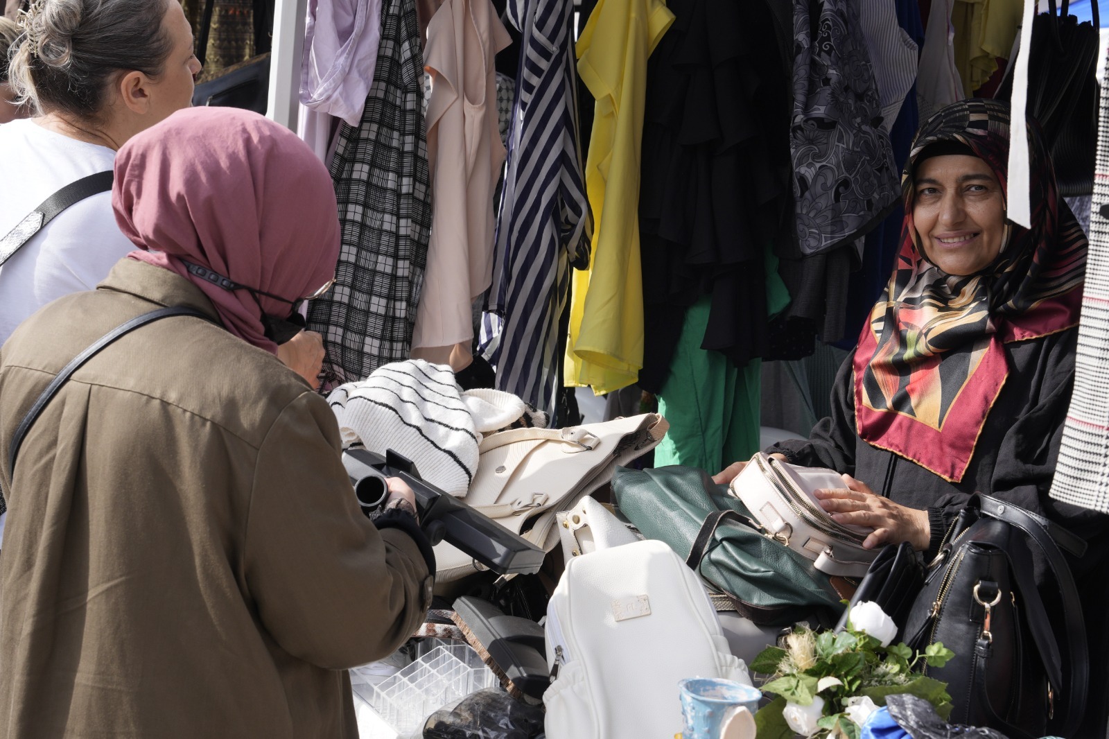 Atma Sat İkinci El Pazarı’nda Kadın Emeği Ve Geri Dönüşüm El Ele (2)