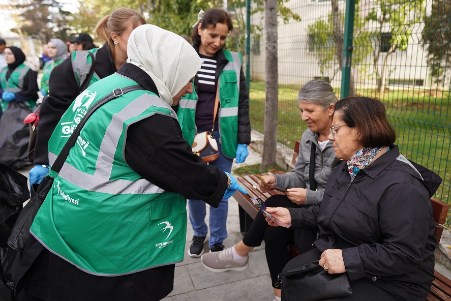 Beyli̇kdüzü’nde Öğrenci̇lerden Çevre Bi̇li̇nci̇ İçi̇n Örnek Davraniş (2)