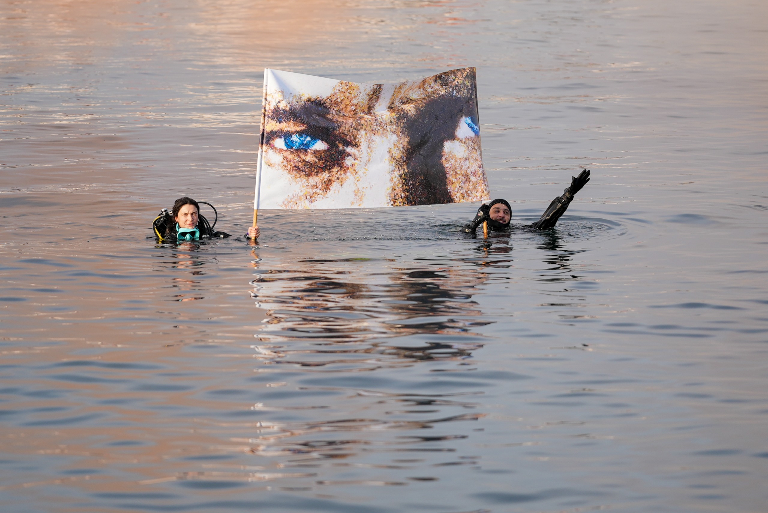 Ff5Cb5Cc 61Dc 4B7B 931F E78983930B65