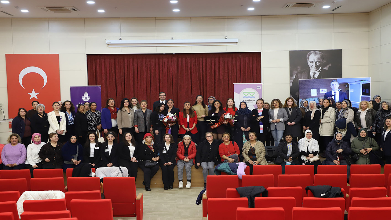 Buyukcekmce Kadına Siddete Karsı Bir Araya Geldi1