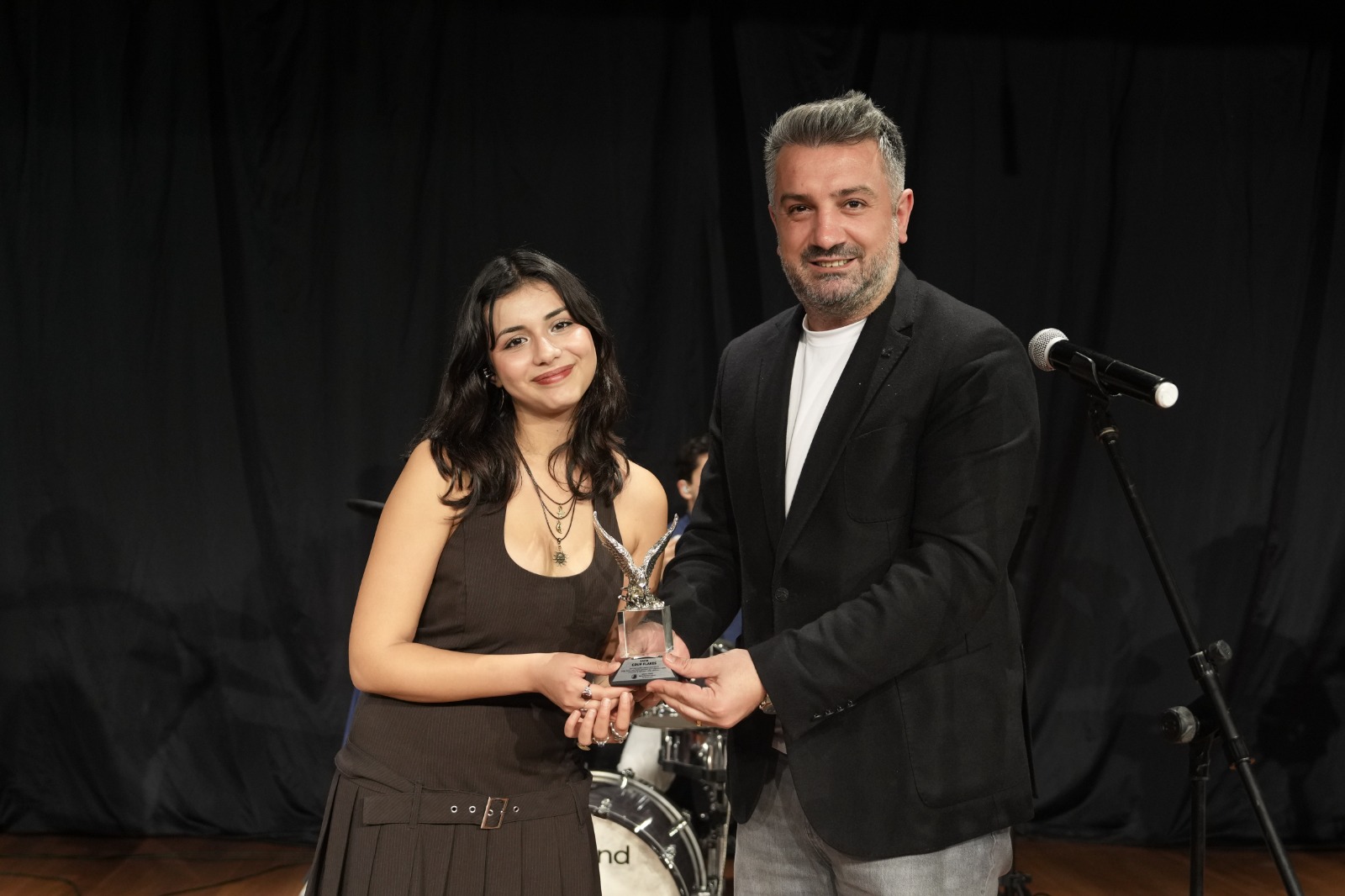 Uğur Mumcu Kültür Merkezi’nde Grup Flakes Konseri (4) (1)