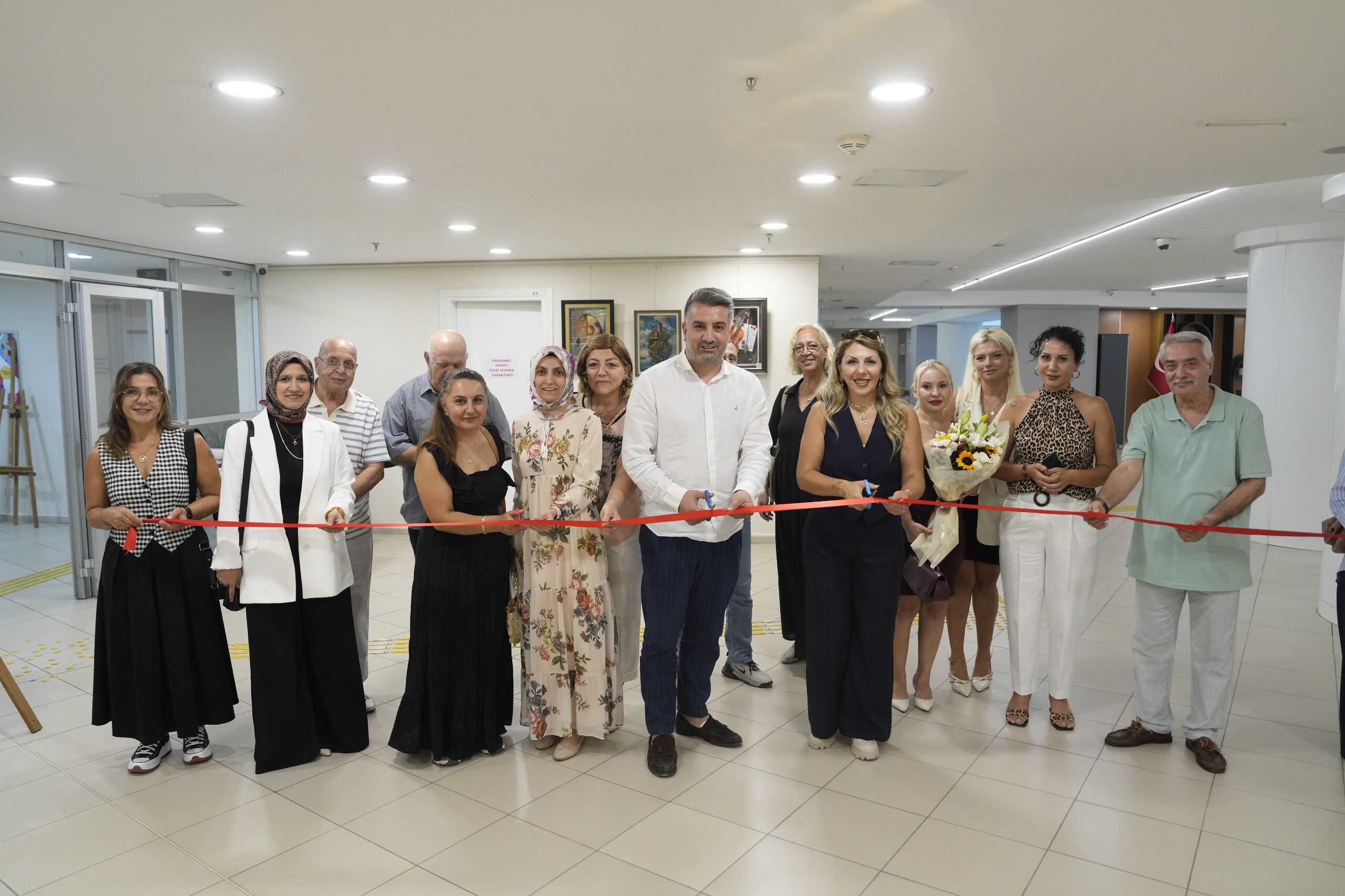 KÂĞIT SANATA DÖNÜŞTÜ: KARTAL’DA RÖLYEF SERGİSİ AÇILDI