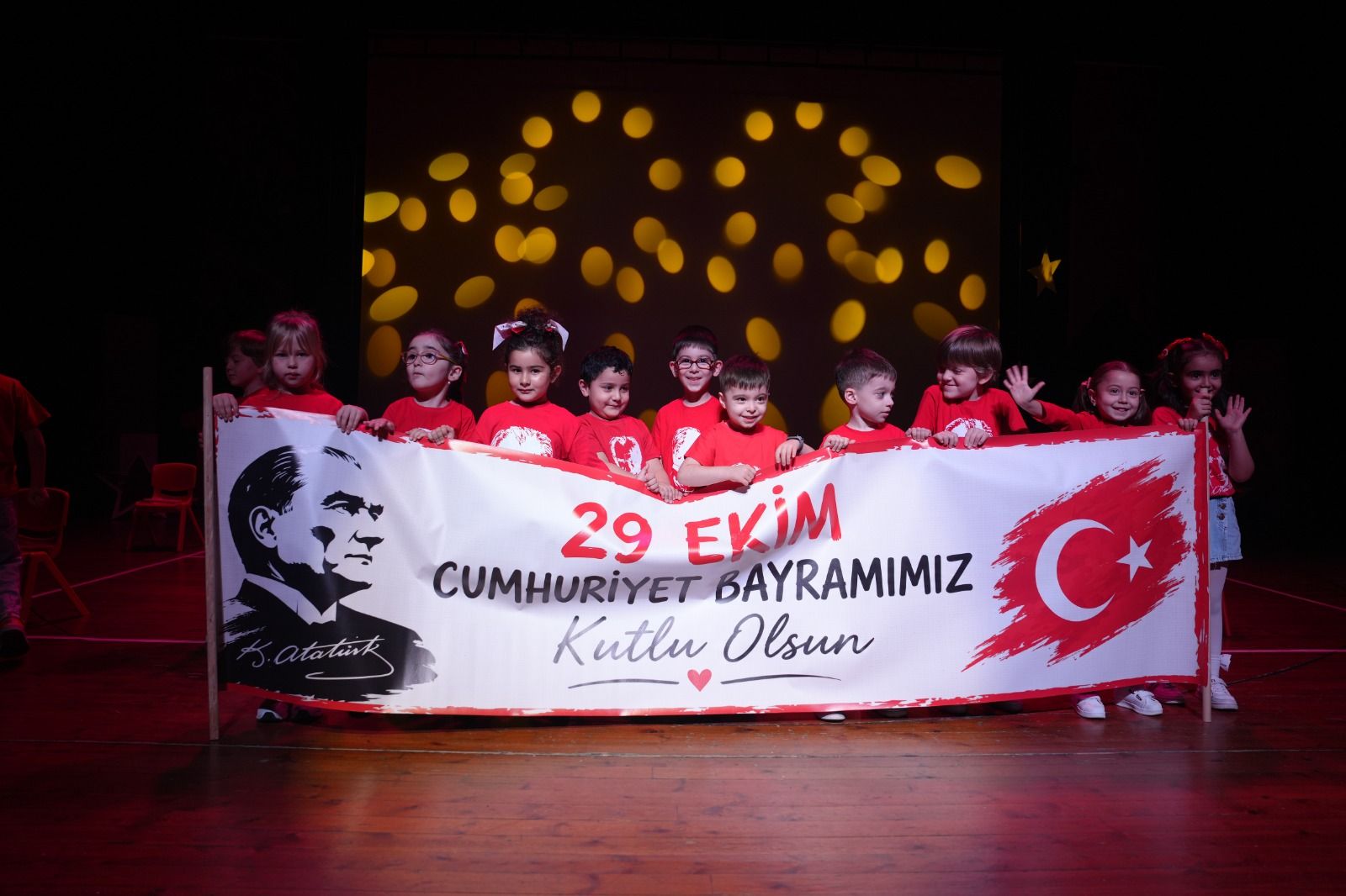 KARTAL’DA MİNİKLERDEN CUMHURİYET COŞKUSU